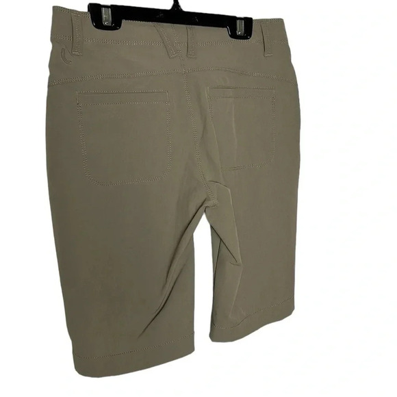 LOLE light green sage walking Bermuda shorts for women .zippered  front pockets - Picture 9 of 16